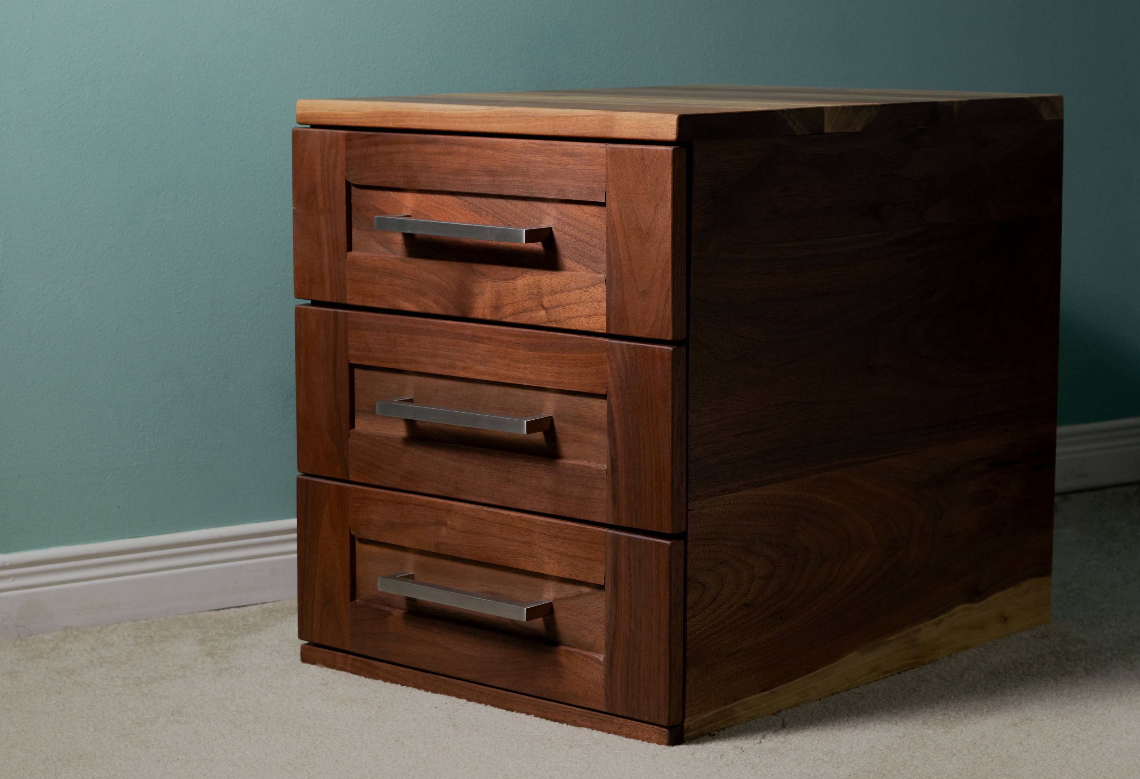 Woodworking project - drawers walnut